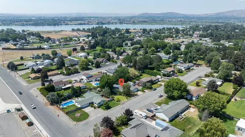 View/Area - 8412 Franklin Rd, Pasco, WA 99301 photo 3 of 4