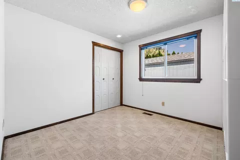 Bedroom - 8412 Franklin Rd, Pasco, WA 99301 photo 3 of 5
