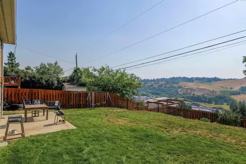 1005 NW Clifford St, Pullman, WA 99163 photo 2