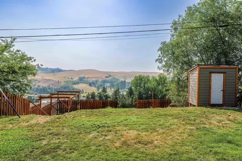 1005 NW Clifford St, Pullman, WA 99163 photo 3
