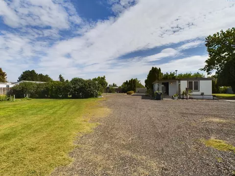 Exterior - 414 Ringhoff Rd, Burbank, WA 99323 photo 14 of 18