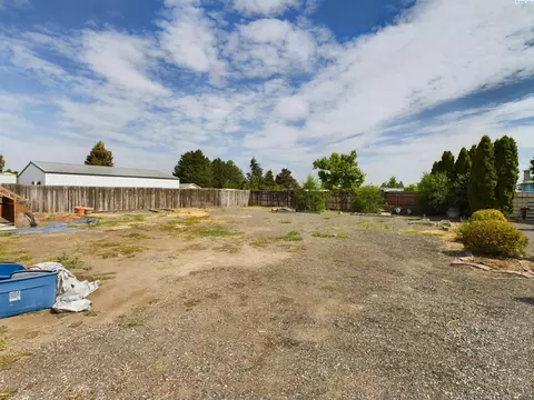 Exterior - 414 Ringhoff Rd, Burbank, WA 99323 photo 17 of 18
