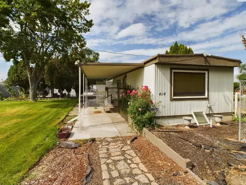 Exterior - 414 Ringhoff Rd, Burbank, WA 99323 photo 4 of 18