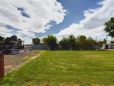 Exterior - 414 Ringhoff Rd, Burbank, WA 99323 photo 10 of 18