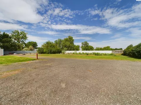 Exterior - 414 Ringhoff Rd, Burbank, WA 99323 photo 8 of 18