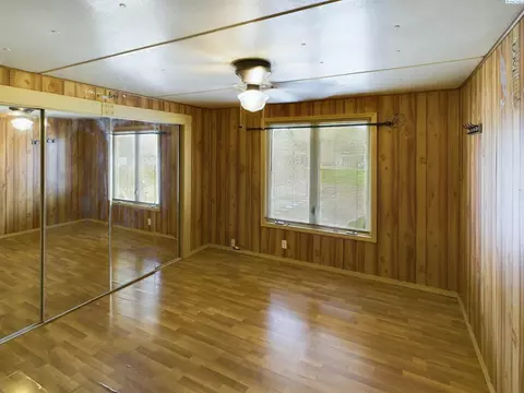 Bedroom - 414 Ringhoff Rd, Burbank, WA 99323 photo 3 of 4