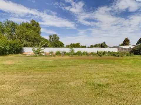 Exterior - 414 Ringhoff Rd, Burbank, WA 99323 photo 13 of 18