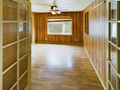Living - 414 Ringhoff Rd, Burbank, WA 99323 photo 1 of 4