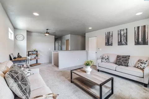 488 E 34th Ct, Kennewick, WA 99337 photo 8