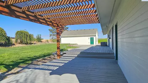 Exterior - 8771 Alder Rd, Pasco, WA 99301 photo 4 of 9