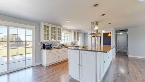Kitchen - 8771 Alder Rd, Pasco, WA 99301 photo 2 of 4