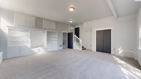 Living - 8771 Alder Rd, Pasco, WA 99301 photo 3 of 5