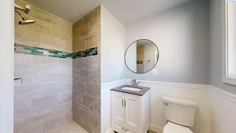 Bath - 8771 Alder Rd, Pasco, WA 99301 photo 1 of 3