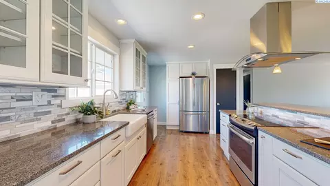 Kitchen - 8771 Alder Rd, Pasco, WA 99301 photo 4 of 4
