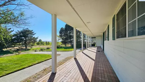 Exterior - 8771 Alder Rd, Pasco, WA 99301 photo 3 of 9