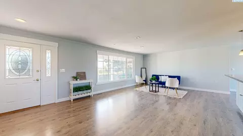 Living - 8771 Alder Rd, Pasco, WA 99301 photo 1 of 5