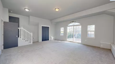 Living - 8771 Alder Rd, Pasco, WA 99301 photo 5 of 5