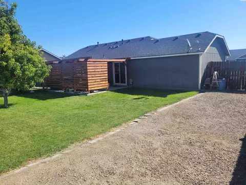 5812 Robert Wayne Dr, Pasco, WA 99301 photo 8