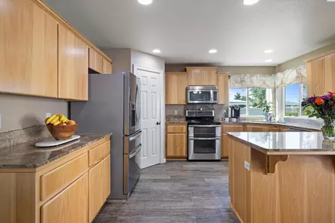 8307 Snoqualmie Dr, Pasco, WA 99301 photo 9