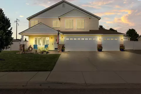 8307 Snoqualmie Dr, Pasco, WA 99301 photo 1