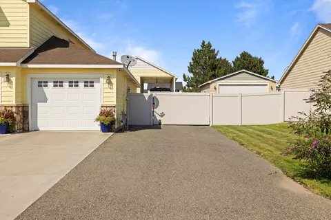8307 Snoqualmie Dr, Pasco, WA 99301 photo 3