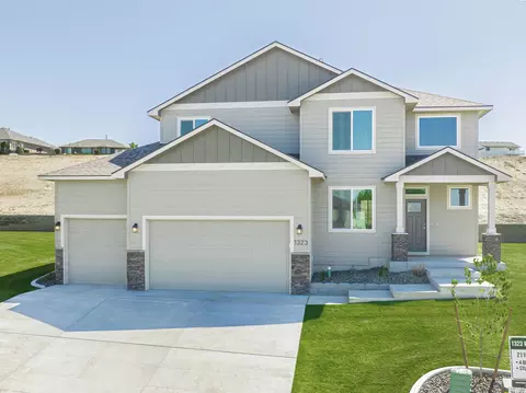 1323 W Pax Ct, Sunnyside, WA 98944