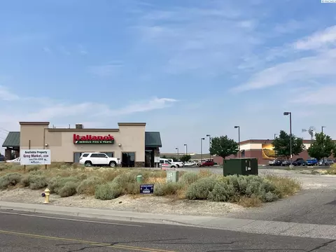 4800 Paradise Way, West Richland, WA 99353
