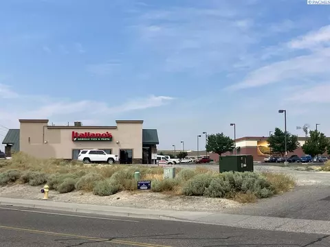 4800 Paradise Way, West Richland, WA 99353