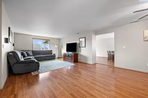 6104 Dodger Dr, Pasco, WA 99301 photo 4
