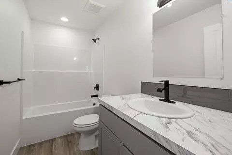 642 E Franklin St, Connell, WA 99326 photo 5