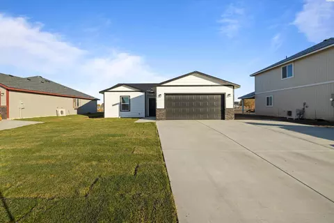 642 E Franklin St, Connell, WA 99326 photo 2