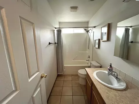 Bath - 2512 E Adelia St, Pasco, WA 99301 photo 1 of 3