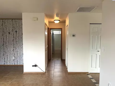 Entry Way - 2512 E Adelia St, Pasco, WA 99301 photo 2 of 3