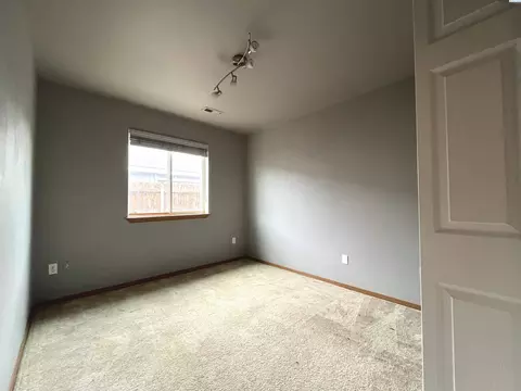 Bedroom - 2512 E Adelia St, Pasco, WA 99301 photo 2 of 4