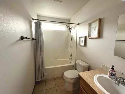 Bath - 2512 E Adelia St, Pasco, WA 99301 photo 2 of 3