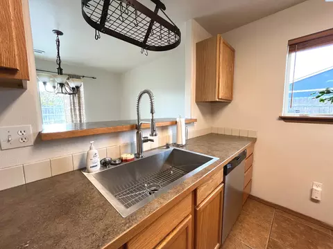 Kitchen - 2512 E Adelia St, Pasco, WA 99301 photo 5 of 6
