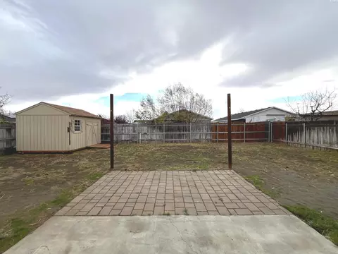 Exterior - 2512 E Adelia St, Pasco, WA 99301 photo 4 of 7