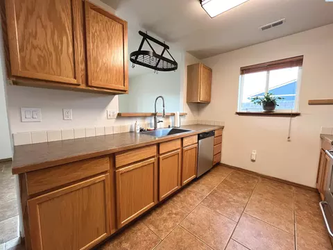Kitchen - 2512 E Adelia St, Pasco, WA 99301 photo 4 of 6