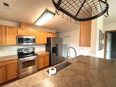 Kitchen - 2512 E Adelia St, Pasco, WA 99301 photo 6 of 6