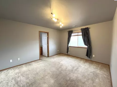 Bedroom - 2512 E Adelia St, Pasco, WA 99301 photo 4 of 4