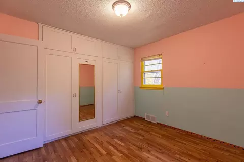 Bedroom - 544 NW Sunset Dr, Pullman, WA 99163 photo 4 of 7