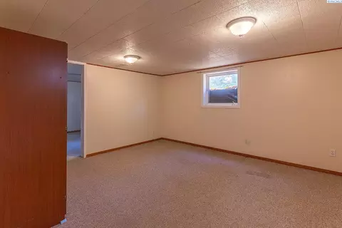 Bedroom - 544 NW Sunset Dr, Pullman, WA 99163 photo 6 of 7