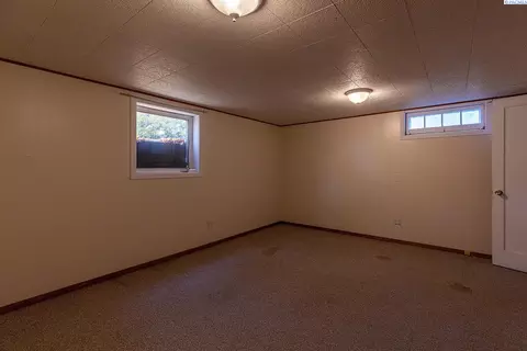 Bedroom - 544 NW Sunset Dr, Pullman, WA 99163 photo 7 of 7