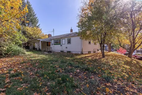 Exterior - 544 NW Sunset Dr, Pullman, WA 99163 photo 3 of 4