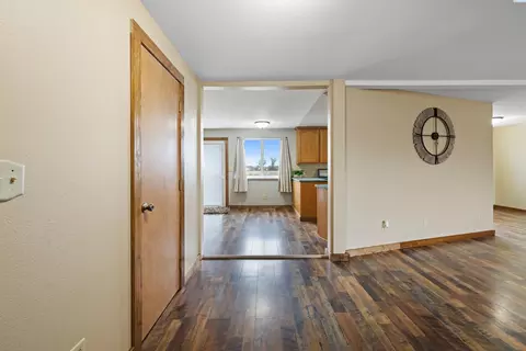 165 Tuttle Ln, Burbank, WA 99323 photo 3