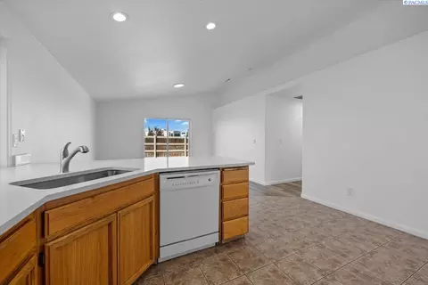 8917 Oliver Dr, Pasco, WA 99301 photo 7