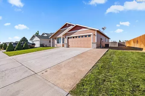 8917 Oliver Dr, Pasco, WA 99301 photo 1