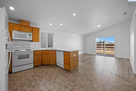 8917 Oliver Dr, Pasco, WA 99301 photo 5