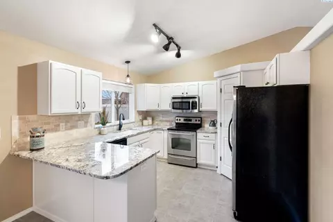 7811 Three Rivers Dr, Pasco, WA 99301 photo 11