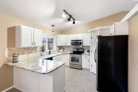 7811 Three Rivers Dr, Pasco, WA 99301 photo 11